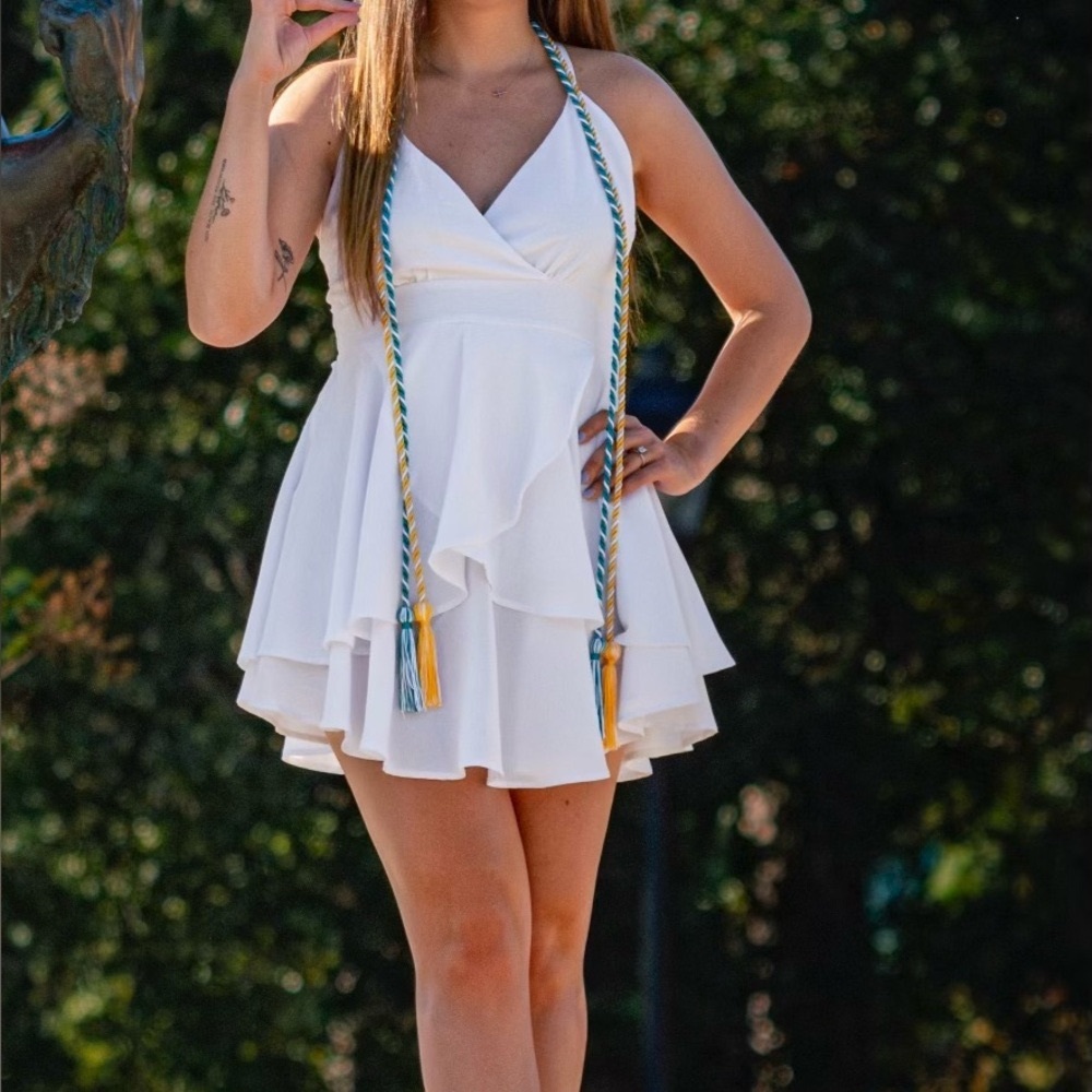 Elegant White Sleeveless Dress